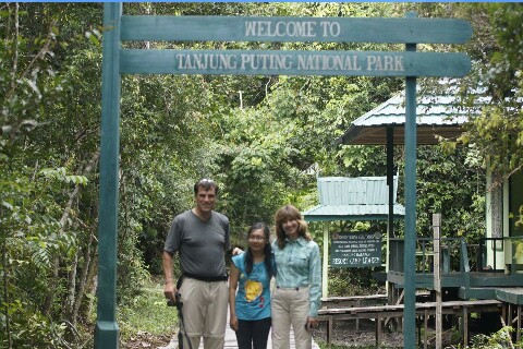 Pantai alami dekat pelabuhan keberangkatan.