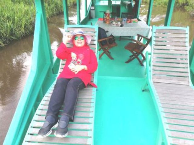 Boarding the Klotok